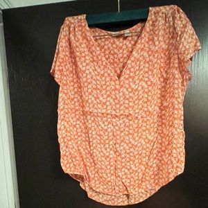 Short sleeve blouse .